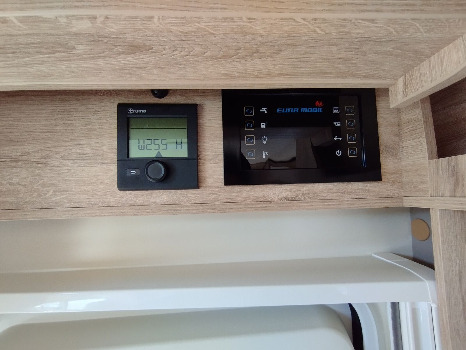 Fahrzeugabbildung Eura Mobil Profila RS PRS 695 EB Automatik + Mondial Paket