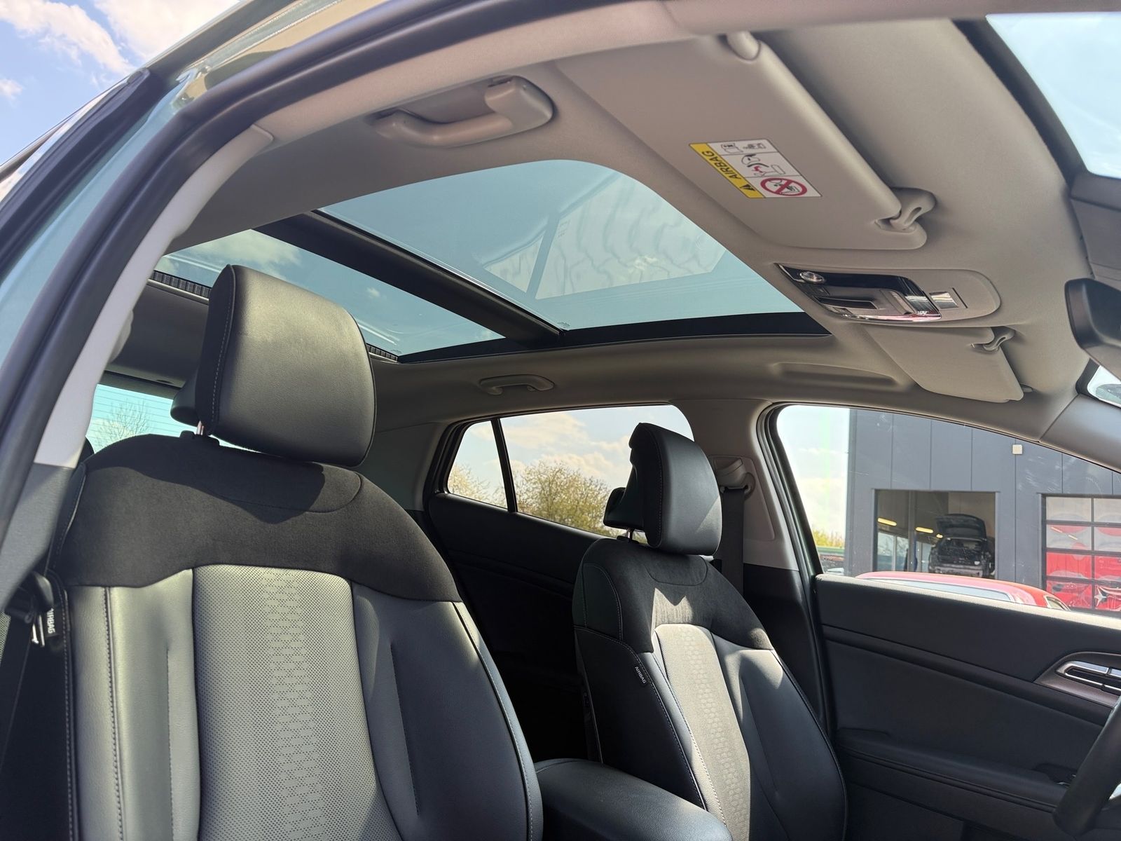 Fahrzeugabbildung Kia SPORTAGE 1.6T 48V 2WD SPIRIT LED GD