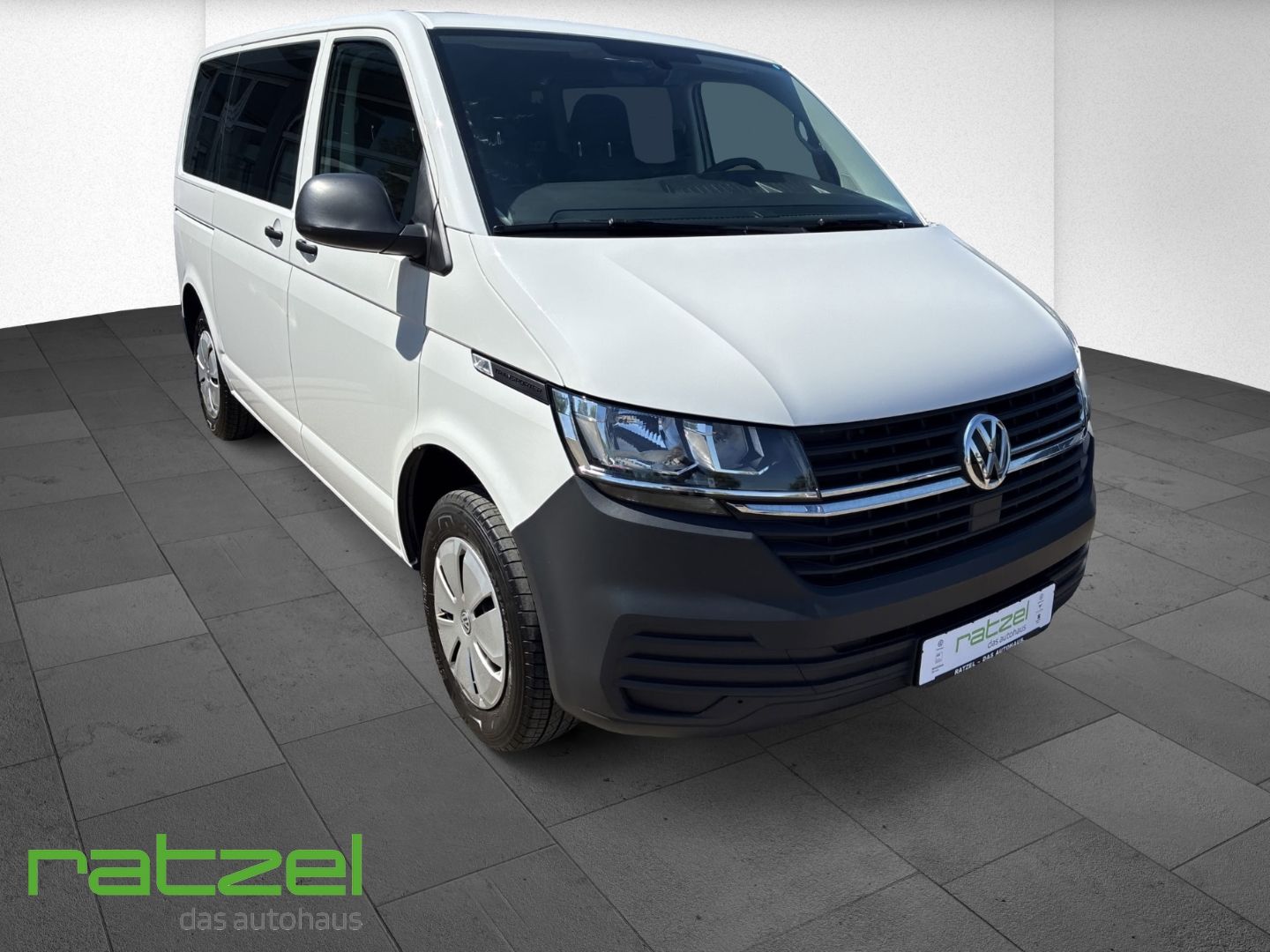 Fahrzeugabbildung Volkswagen Transporter Kombi KR 2.0 TDI 9-Sitzer AHK DAB SH
