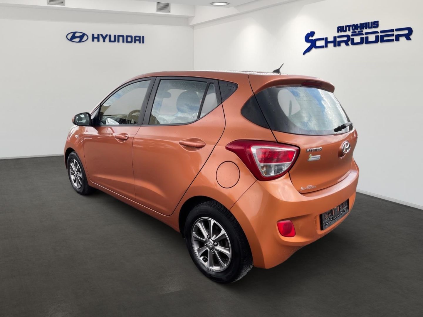 Fahrzeugabbildung Hyundai i10 1.0 FIFA WORLD CUP ALLWETTER+KLIMA+SHZ
