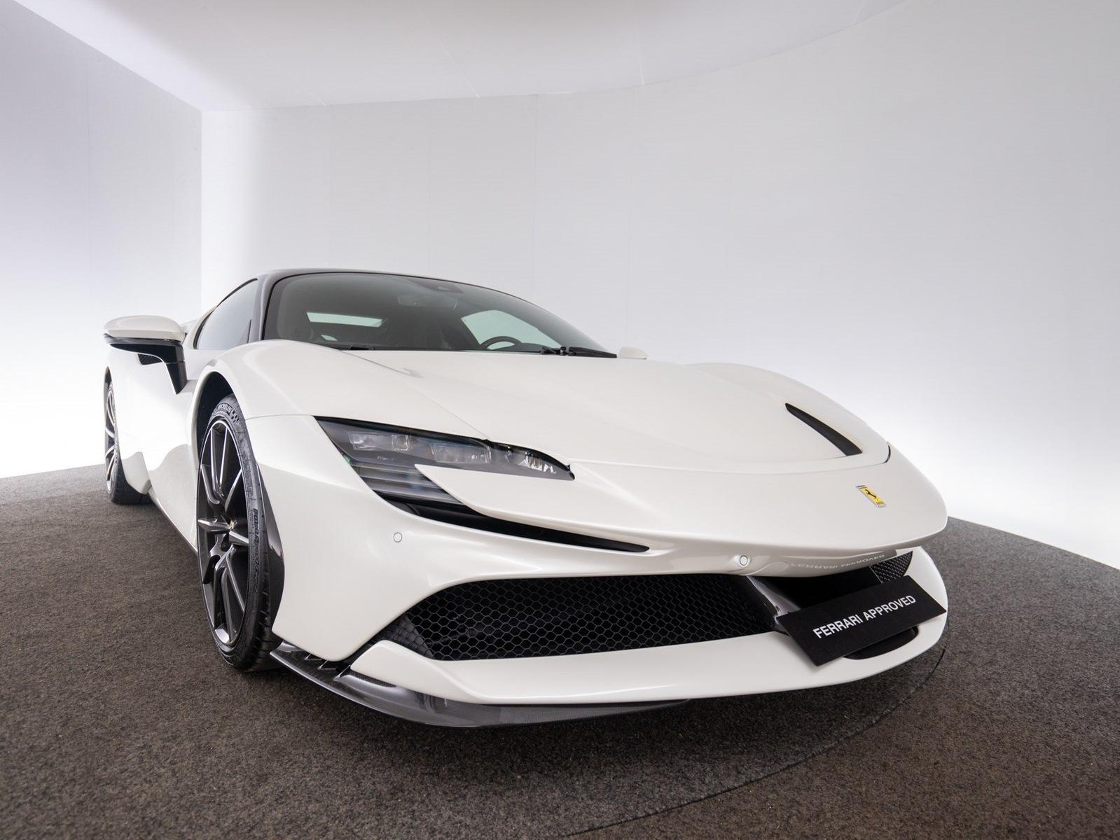 Ferrari SF90 Stradale ASSETTO FIORANO