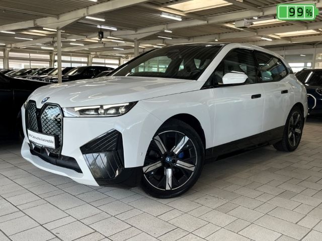 BMW iX xDrive 40 Sportpaket 21'' AHK Pano Parkass.DA