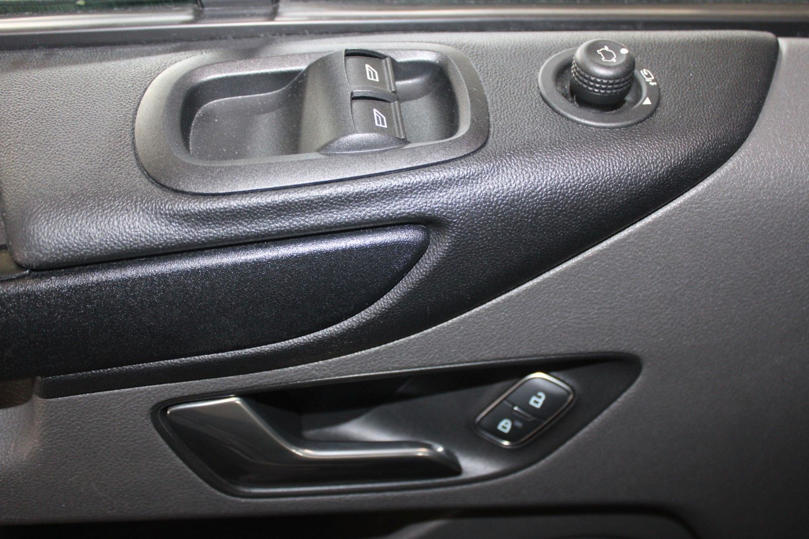 Fahrzeugabbildung Ford Ford Nugget PLUS Aufstelldach Aut WC Markise AHK