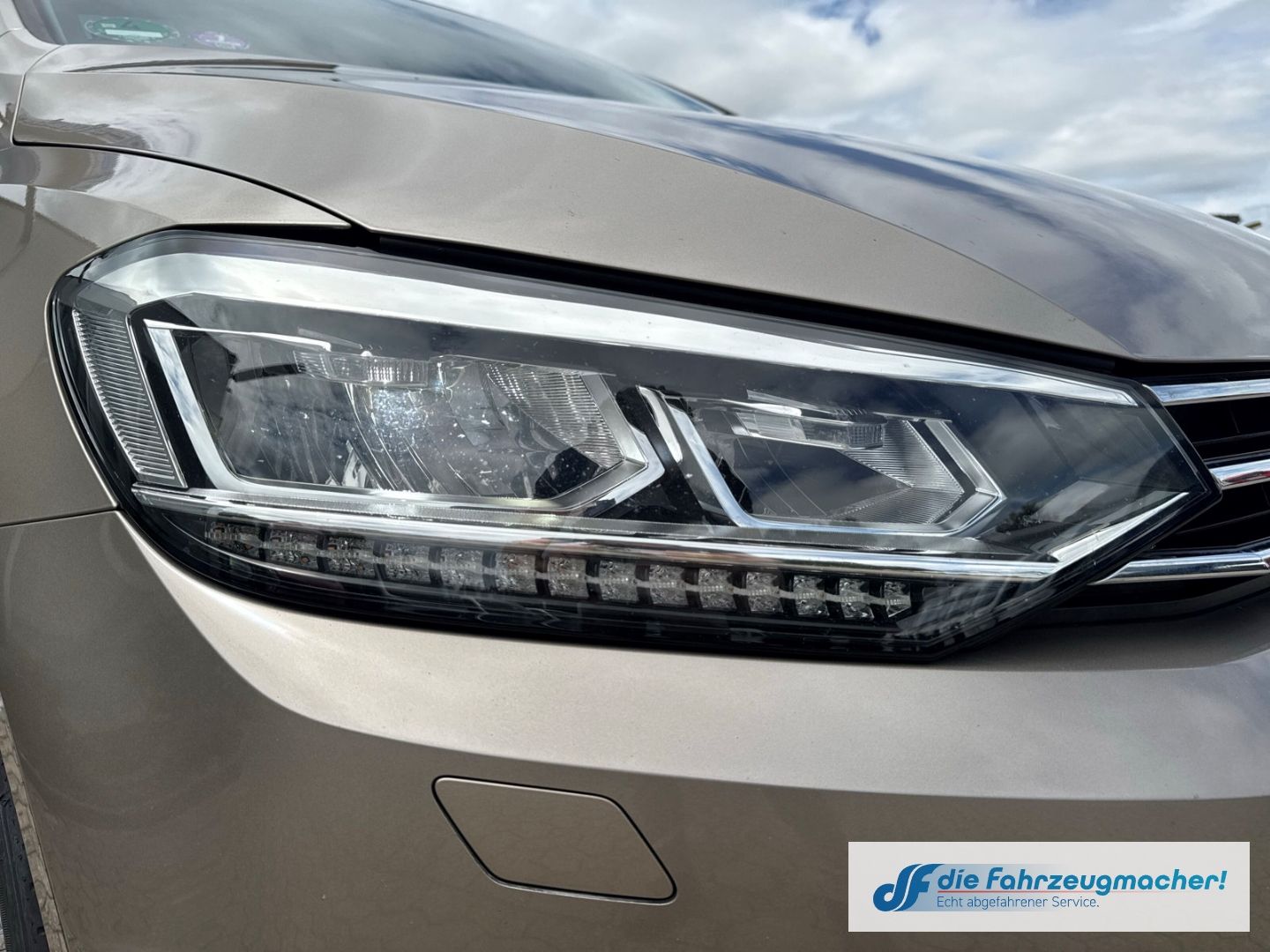 Fahrzeugabbildung Volkswagen Touran Comfortline BMT Start-Stopp AHK-klappbar