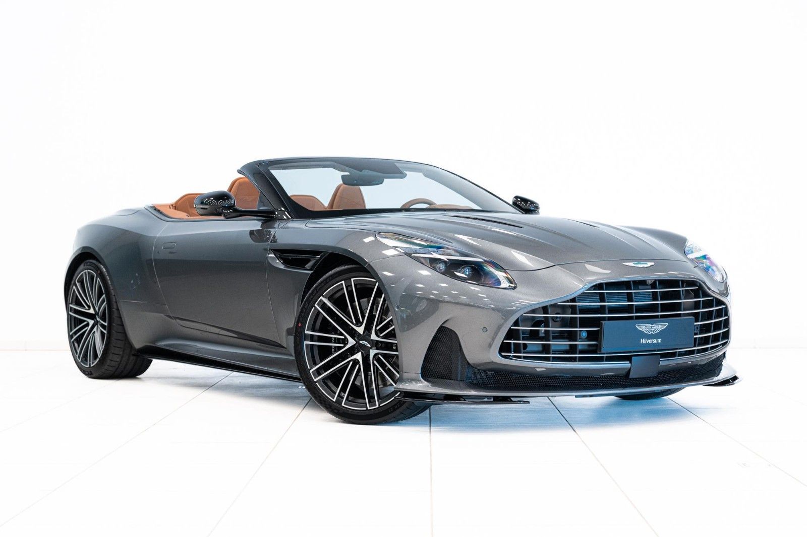 Aston Martin DB12 Volante | Magnetic Silver | imagem 2