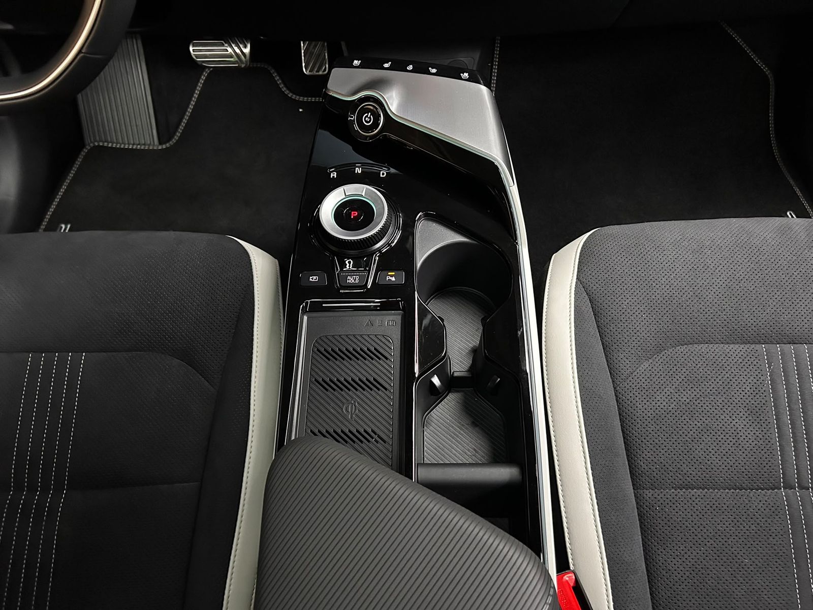 Fahrzeugabbildung Kia EV6 GT Line 4WD >PANO+LED+SHZ+HEAD+ACC+WP+360°+