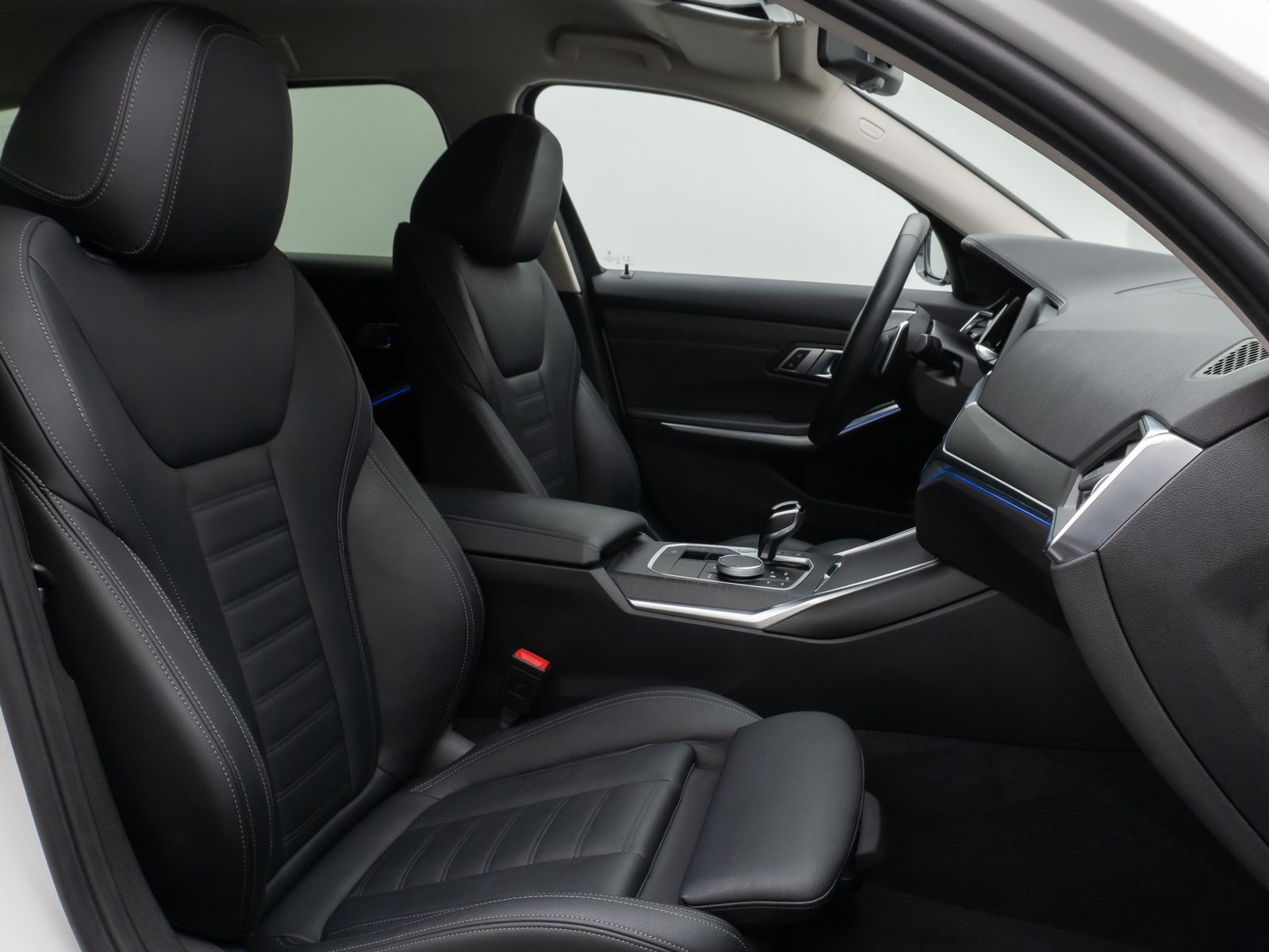 Fahrzeugabbildung BMW 320d  Luxury Line Kamera DAB HiFi Stop&Go Sport