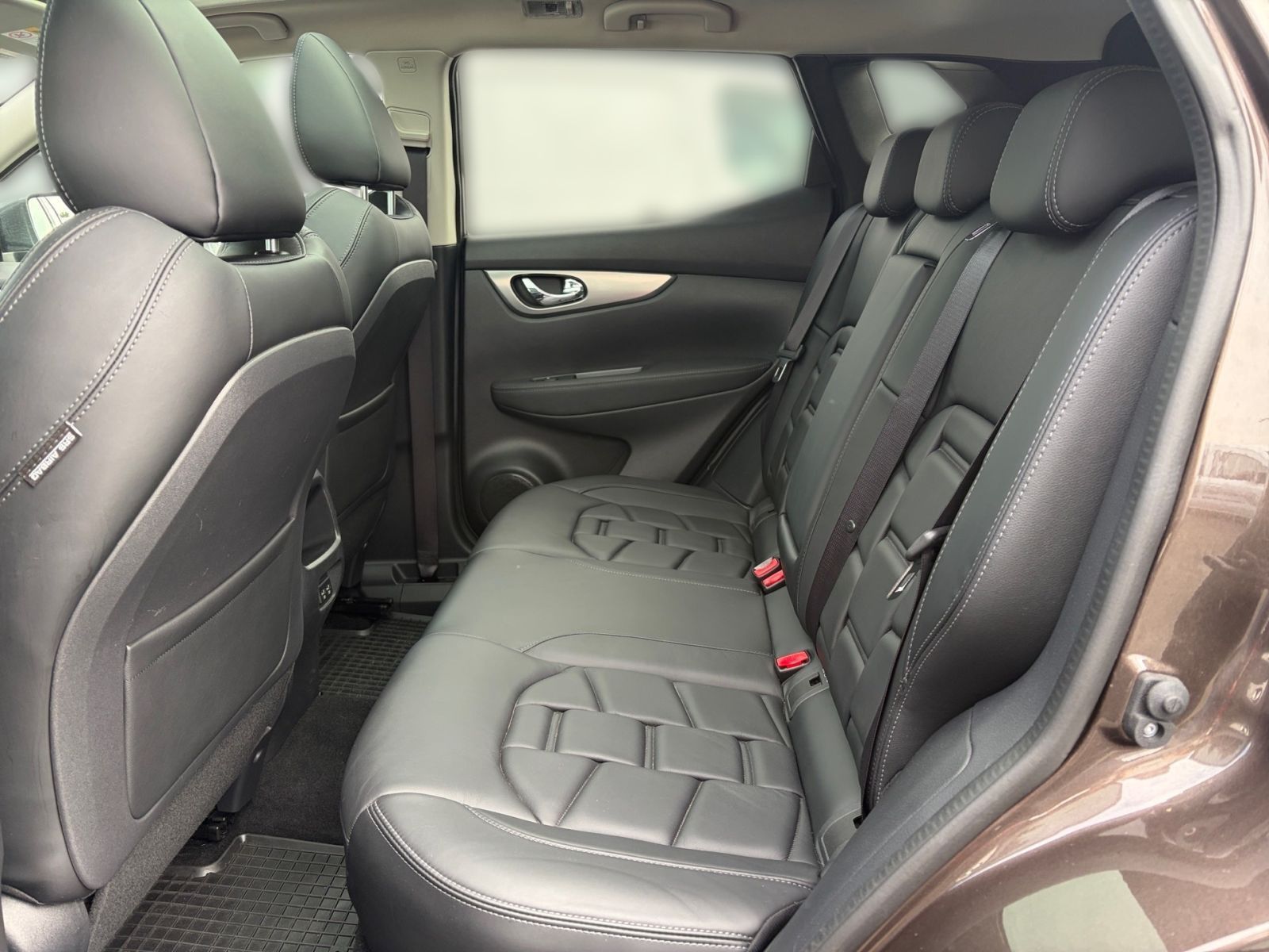 Fahrzeugabbildung Nissan Qashqai 1.3 DIG-T Akari*Navi*Pano*360°Kamera*