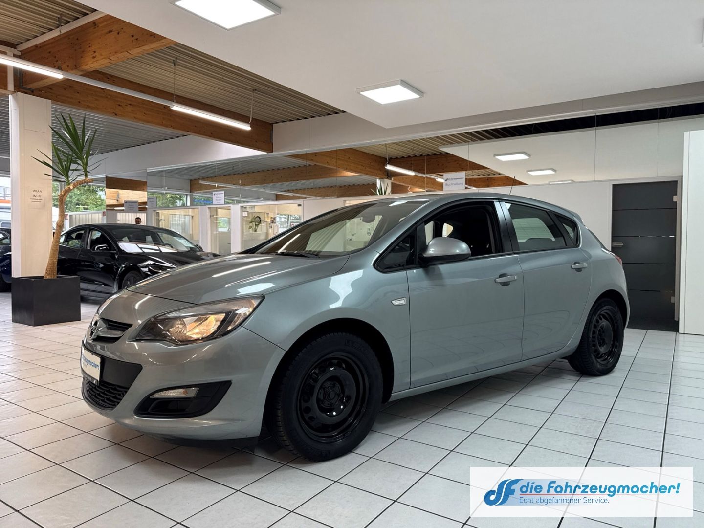 Fahrzeugabbildung Opel Astra J Selection 1.6 GA Klima el.SP Spieg. behe