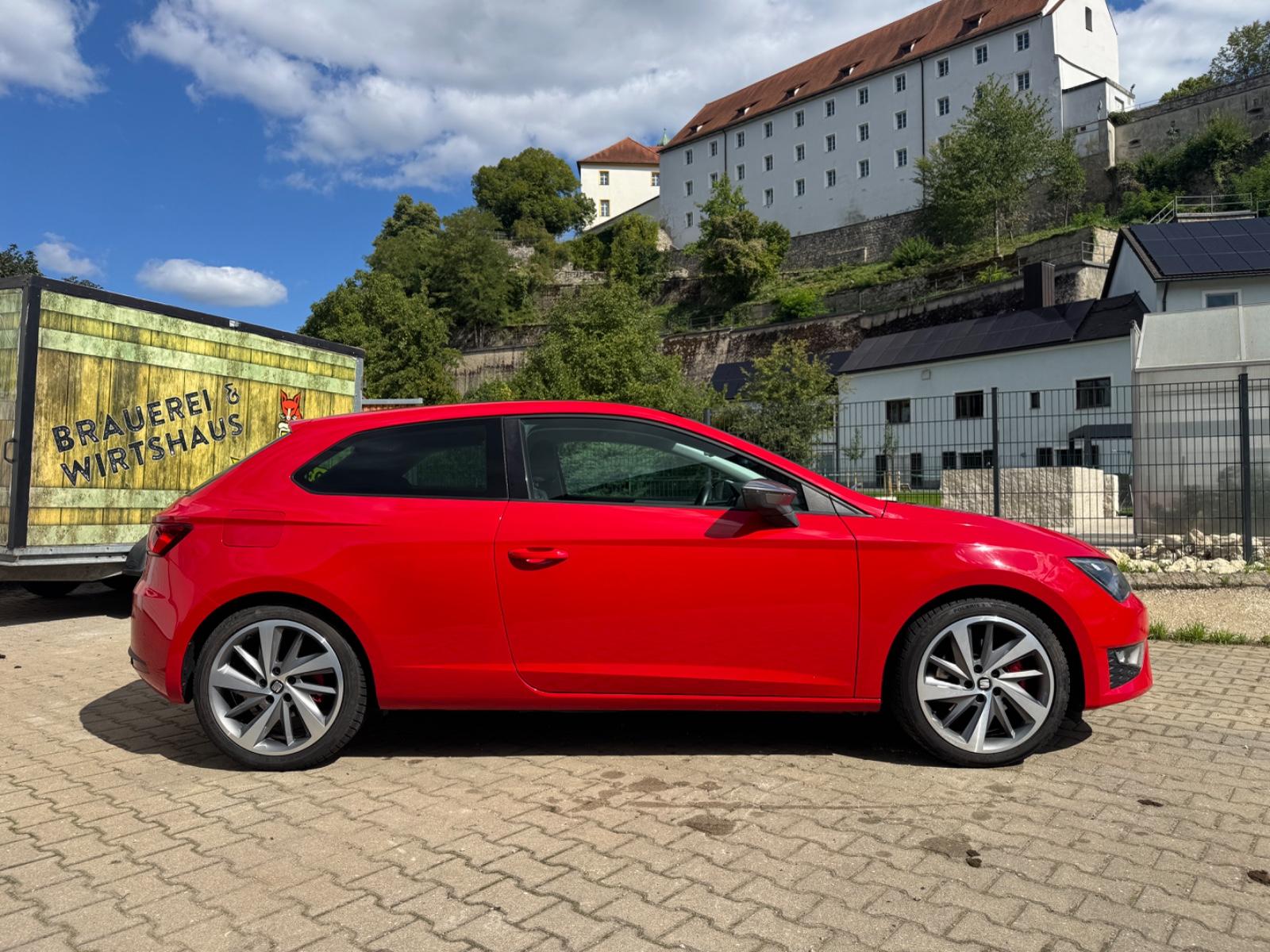 SEAT LEON SC FR 184CH - LED - GPS - ATTELAGE - RÉGULATEUR DE VITESSE - PACK SPORT - TOIT OUVRANT