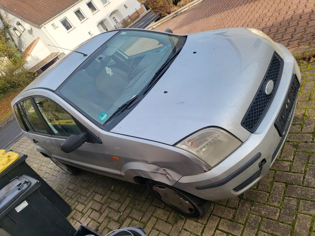 Ford Fusion 1,6 16V + +