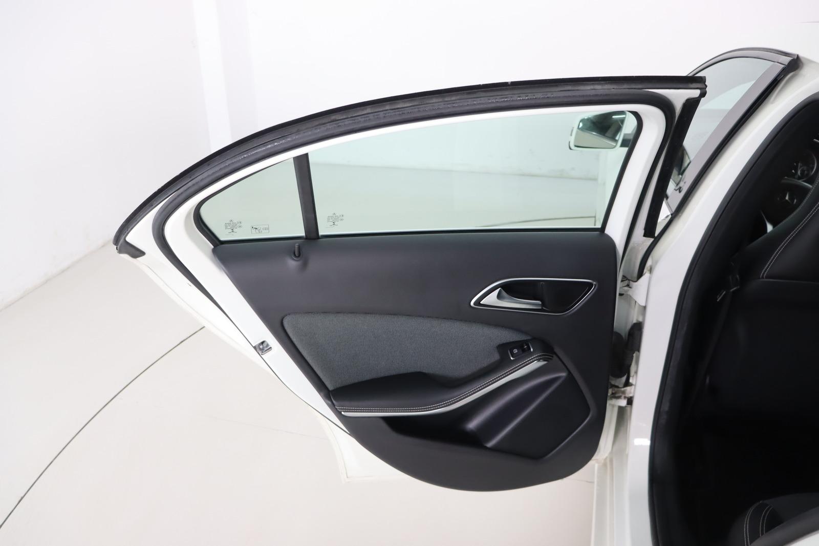 Mercedes-Benz A 180 Sitzhzg. * Xenon * HU/AU + Service neu