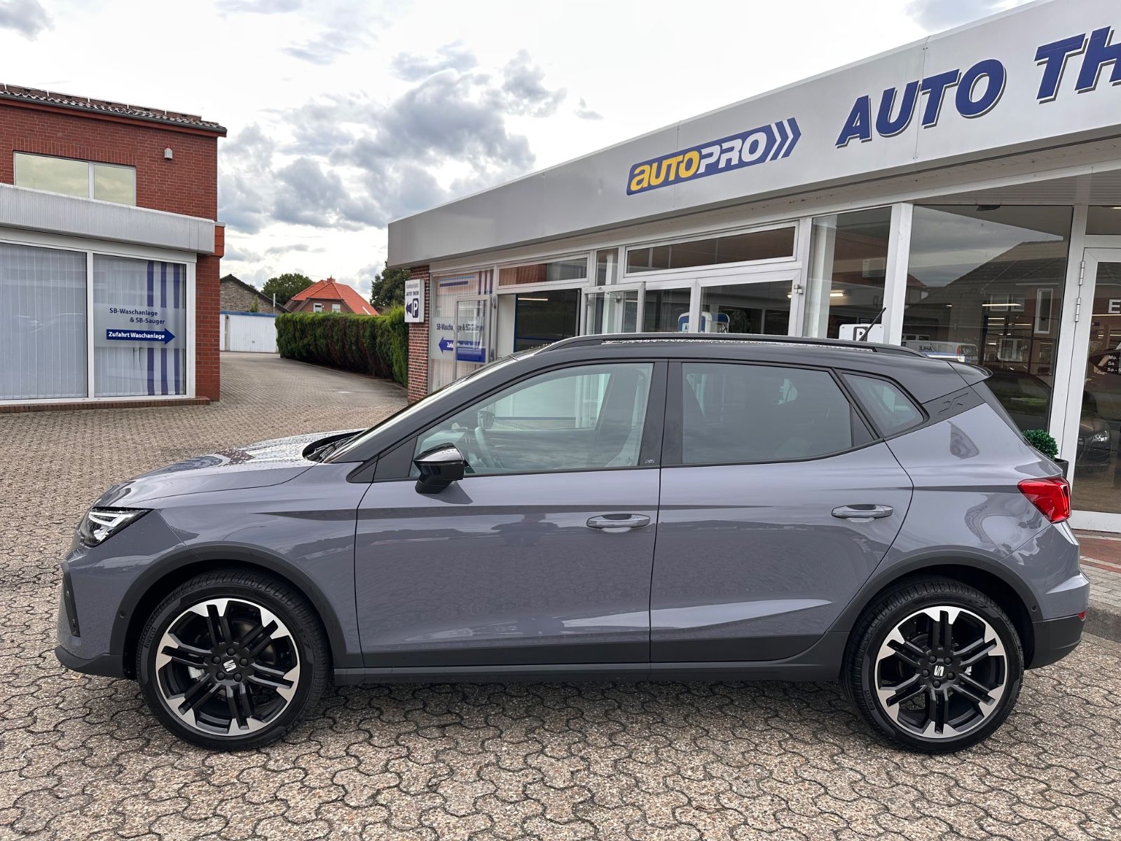 Fahrzeugabbildung SEAT Arona 1.5 TSI FR Black Edition DSG ACC/LED/Kamer