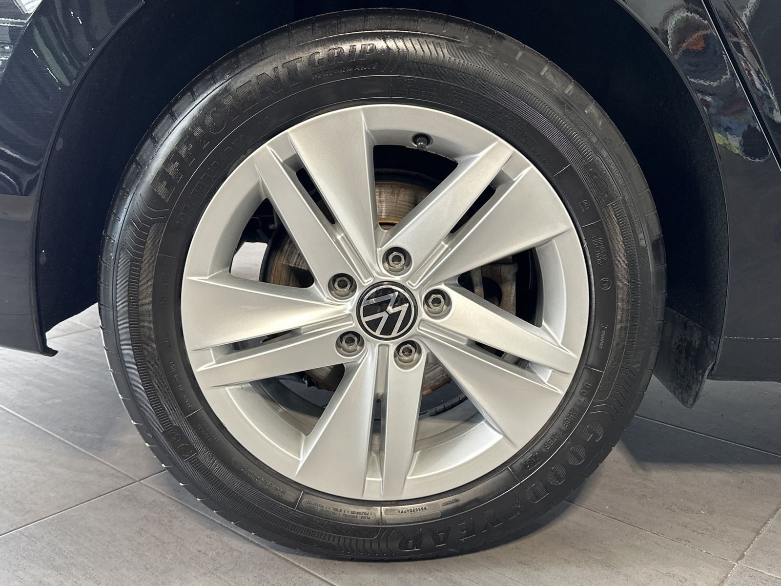 Fahrzeugabbildung Volkswagen Golf 2.0 TDI DSG Life NAV+LED+ACC+CARPLAY+1HD+VC