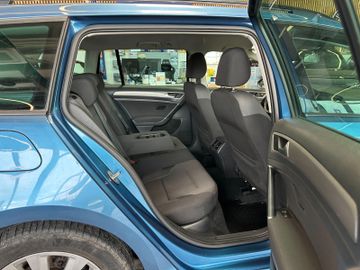 MYAUTOCENTER – Gebraucht- und Jahreswagen mit Werkstattservice in Pfaffenhofen Volkswagen Golf VII Variant Comfortline BlueMotion