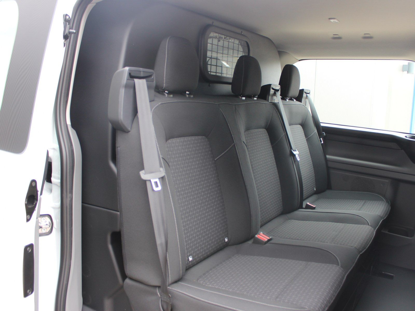 Fahrzeugabbildung Ford Transit Custom 320 L2 Trend Doppelkabine FWD