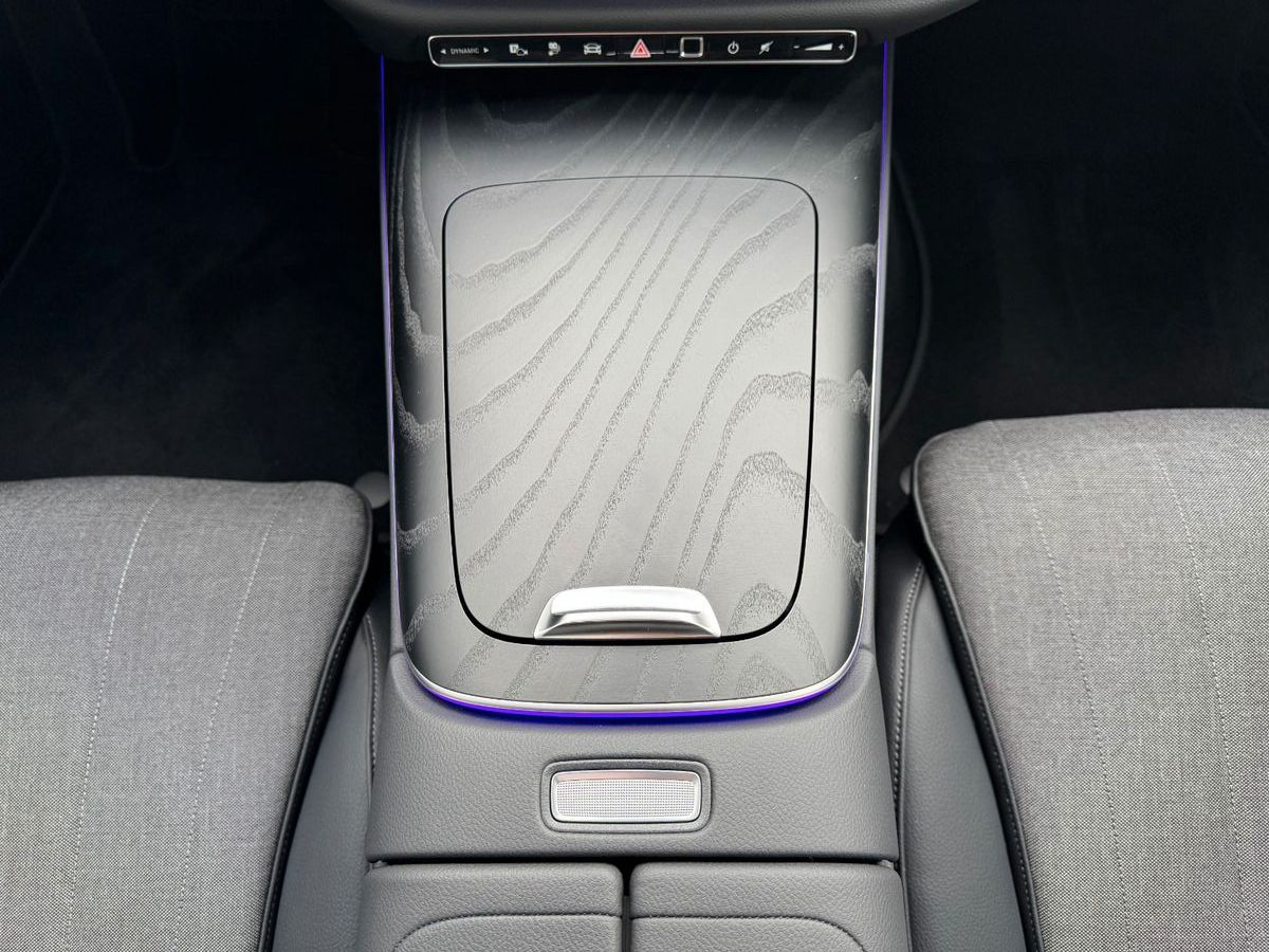 Fahrzeugabbildung Mercedes-Benz E 300de Avantgarde+Pano+AHK+DistrPro+Digital+360