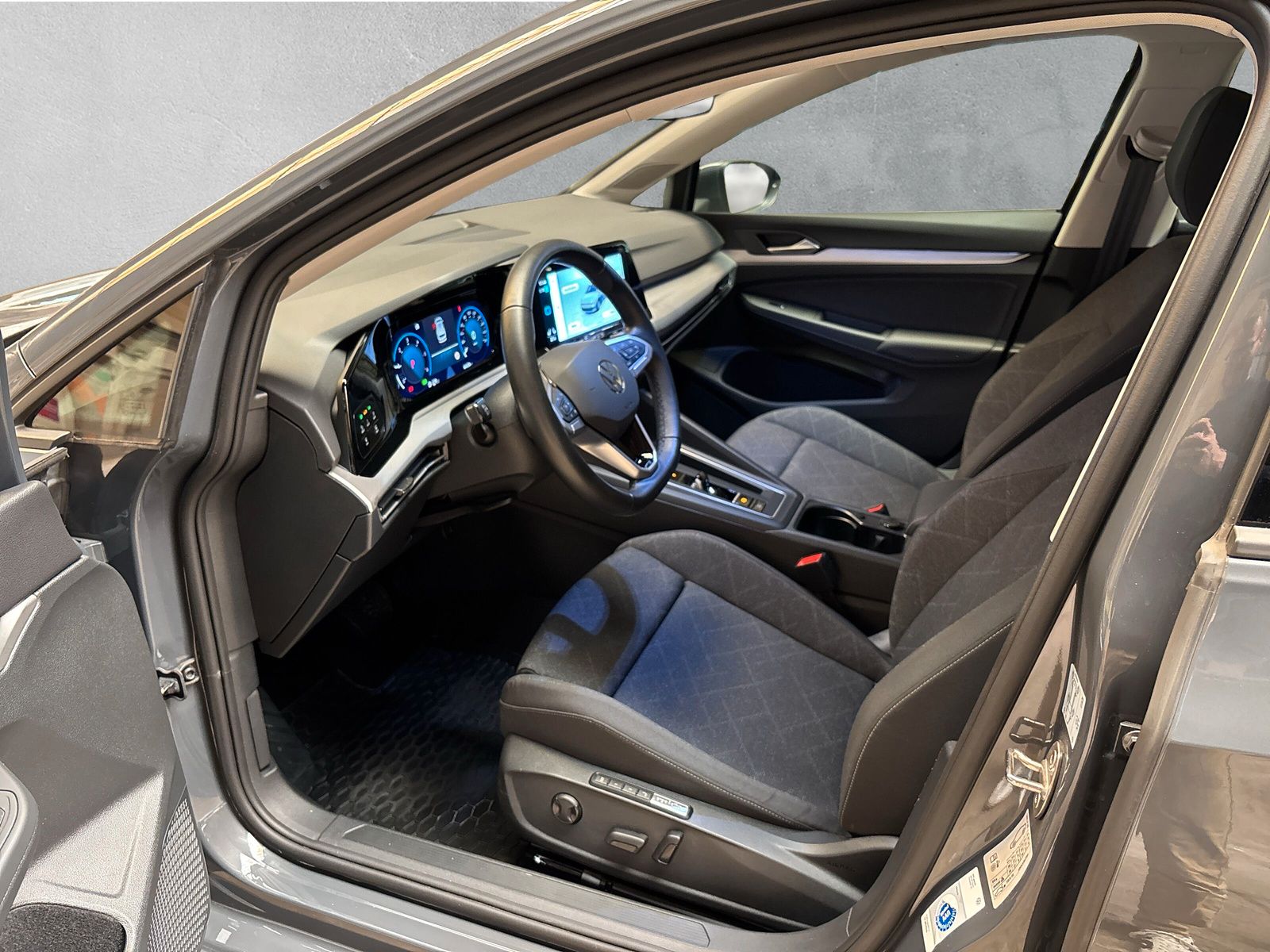 Fahrzeugabbildung Volkswagen Golf Variant 2.0 TDI Life AHK ACC AppConnect