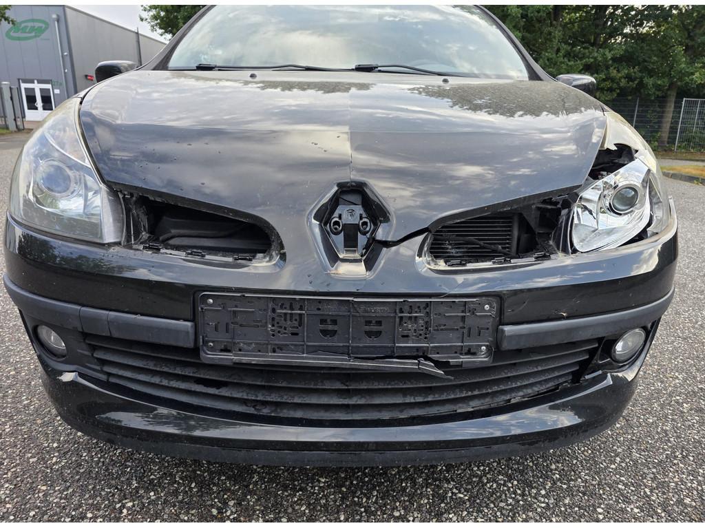Renault Clio 2008 — photo 15