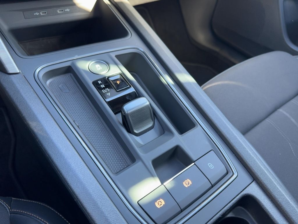 Fahrzeugabbildung CUPRA Leon VZ e-Hybrid, Allwetter, Panoramadach, Navi,