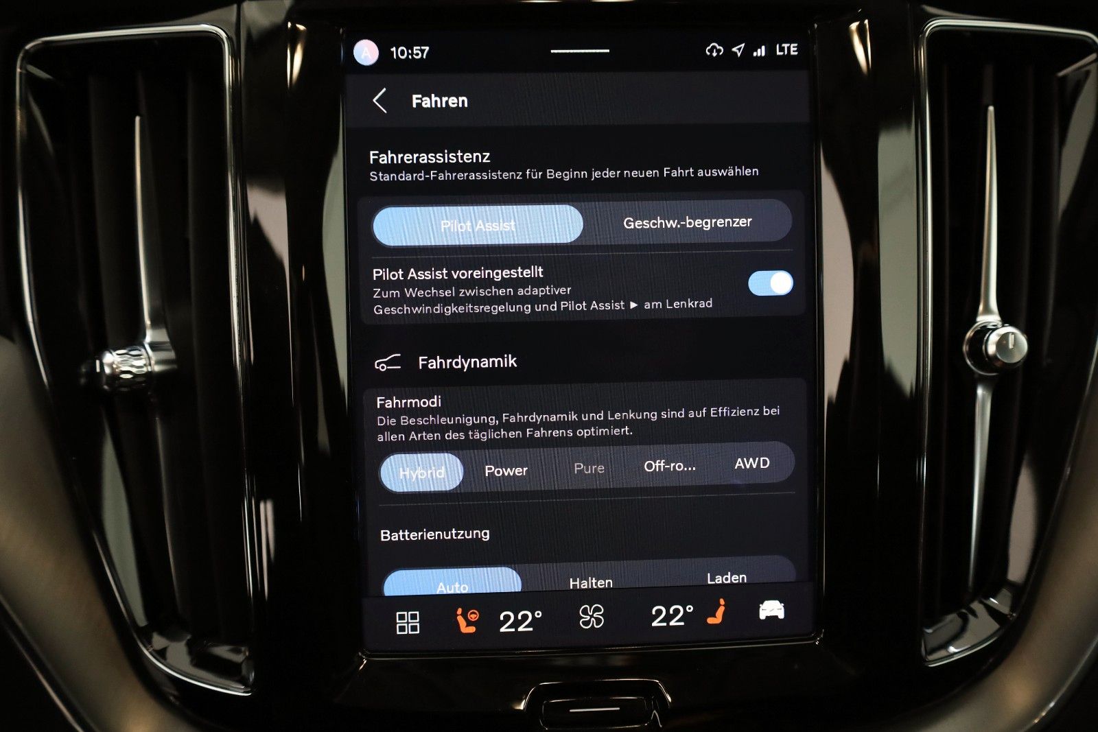 Fahrzeugabbildung Volvo XC60 T6 Recharge  AWD Leder,Navi,LED,Auto Pilot