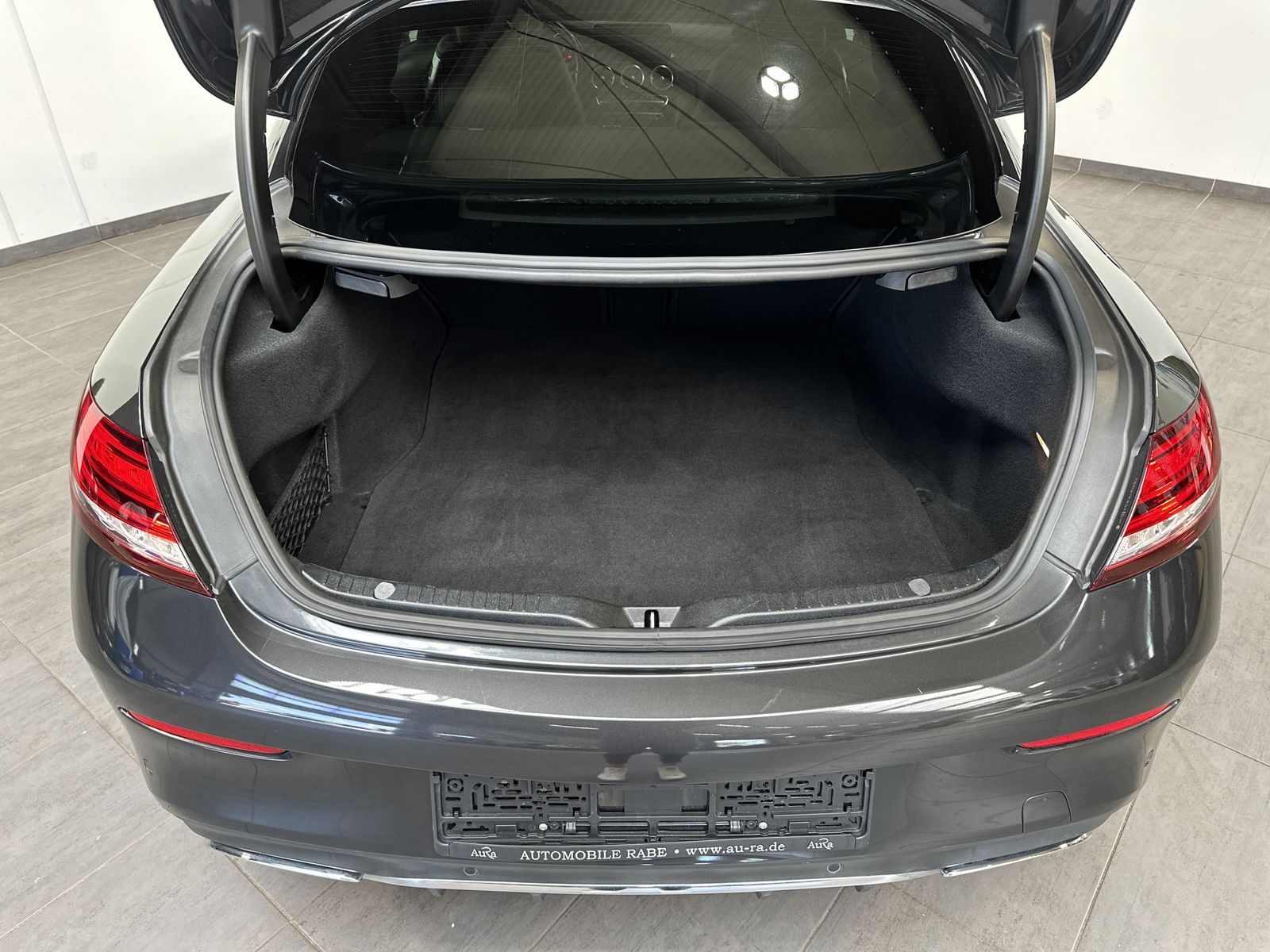 Fahrzeugabbildung Mercedes-Benz C 220d Coupé 4M AMG-Line NAV+LED+CARPLAY+19ZO+PP