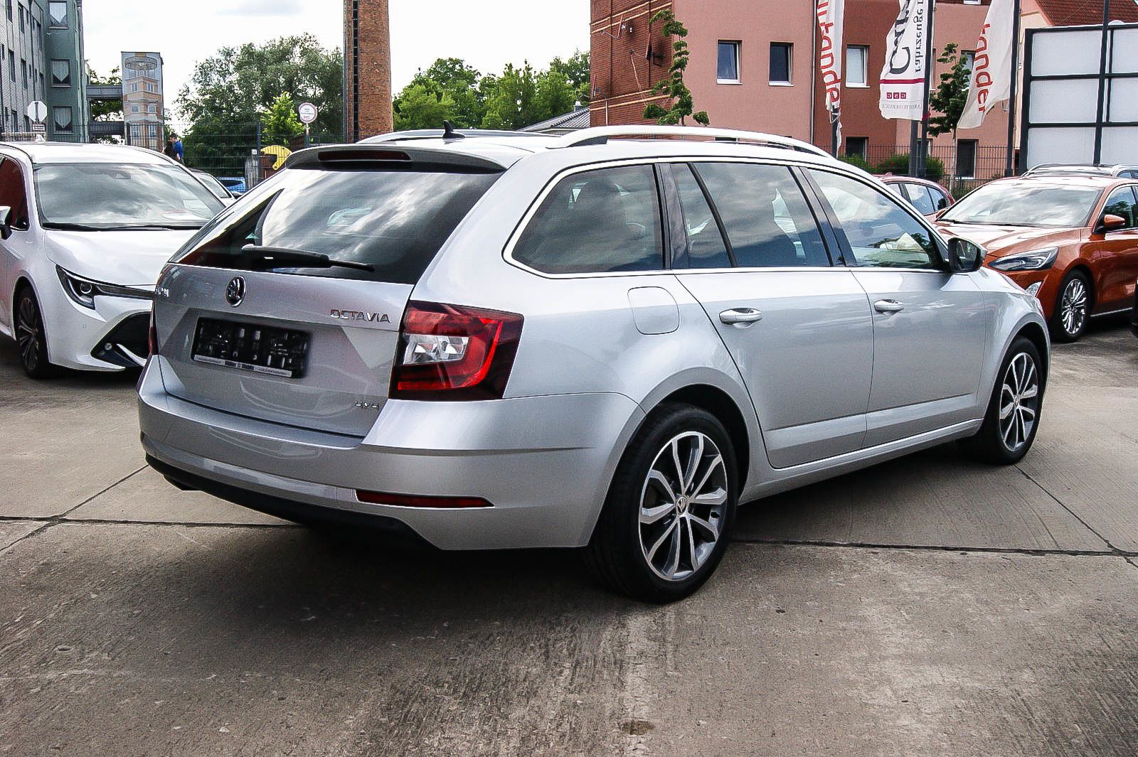 Fahrzeugabbildung SKODA Octavia Combi 4x4 Style 20TDI DSG PANORAMA ANHZV