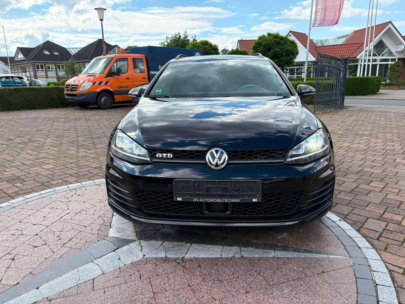 Volkswagen Golf Variant 2,0 TDI Highline DSG AHK LED