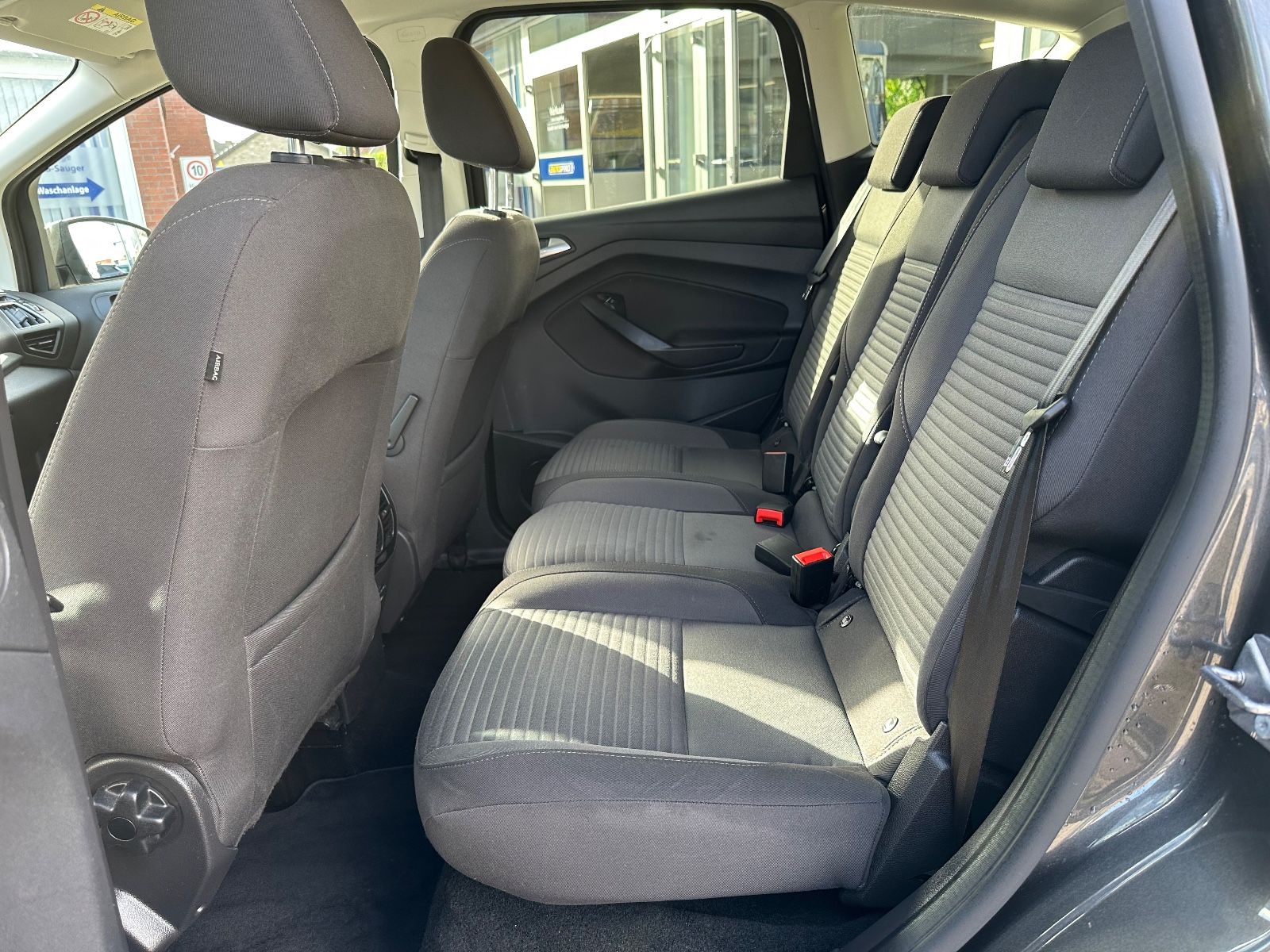 Fahrzeugabbildung Ford C-Max 1.0 EB Titanium Navi/SHZG/ParkPilot/GJR