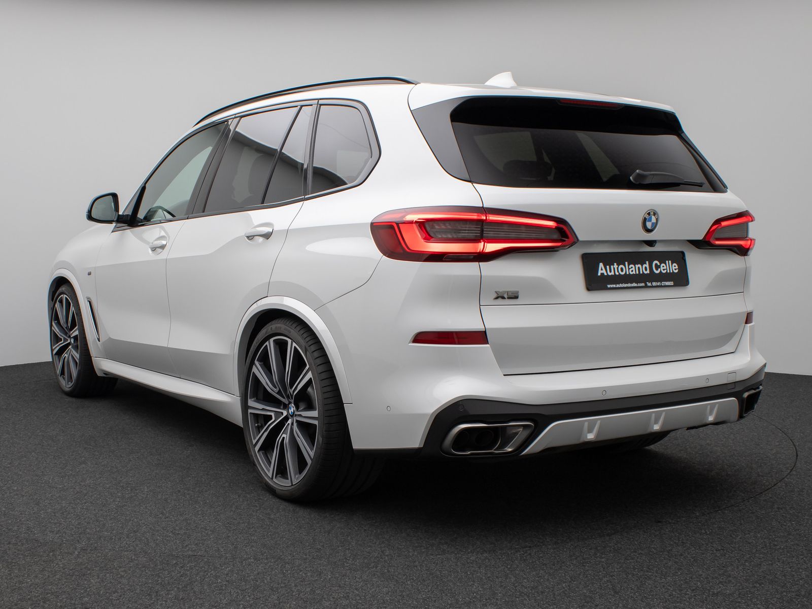 Fahrzeugabbildung BMW X5 M50i Panorama Laser HUD DAB B&W SoftClos Voll