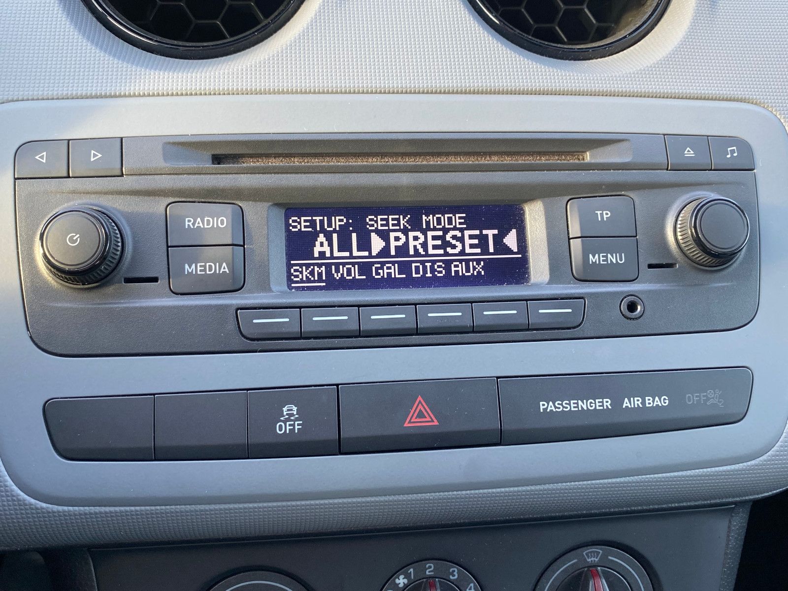 Fahrzeugabbildung SEAT Ibiza SC 1,4 16V Cool&Sound Salsa