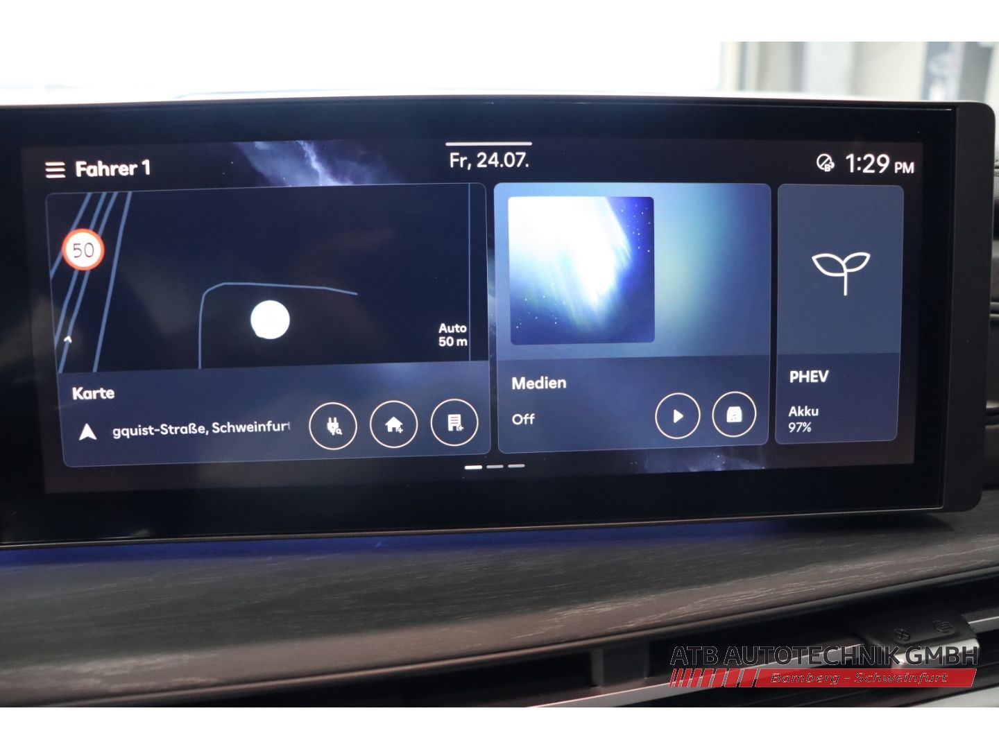 Fahrzeugabbildung Hyundai SANTA FE PHEV 1.6 T-GDI 4WD Signature Navi Leder
