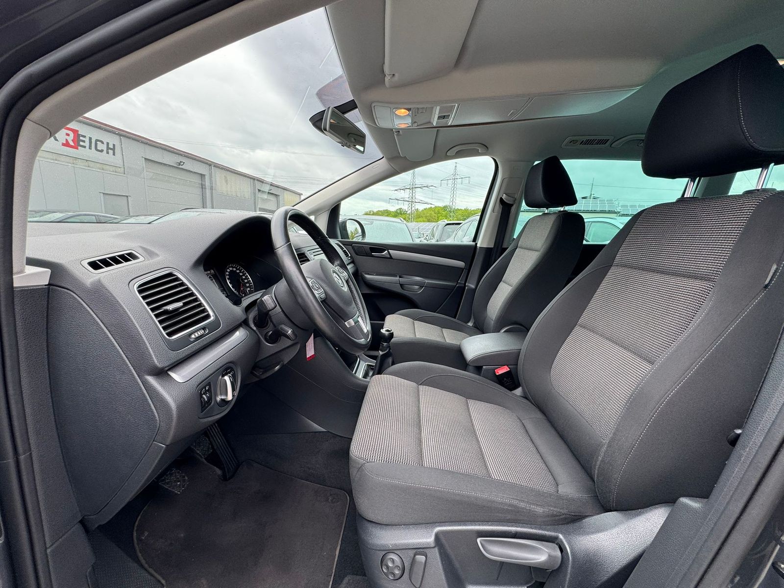 Fahrzeugabbildung Volkswagen Sharan 2.0 TDI Comfortl. AHK*KLIMA*TEMP*NAVI*PDC