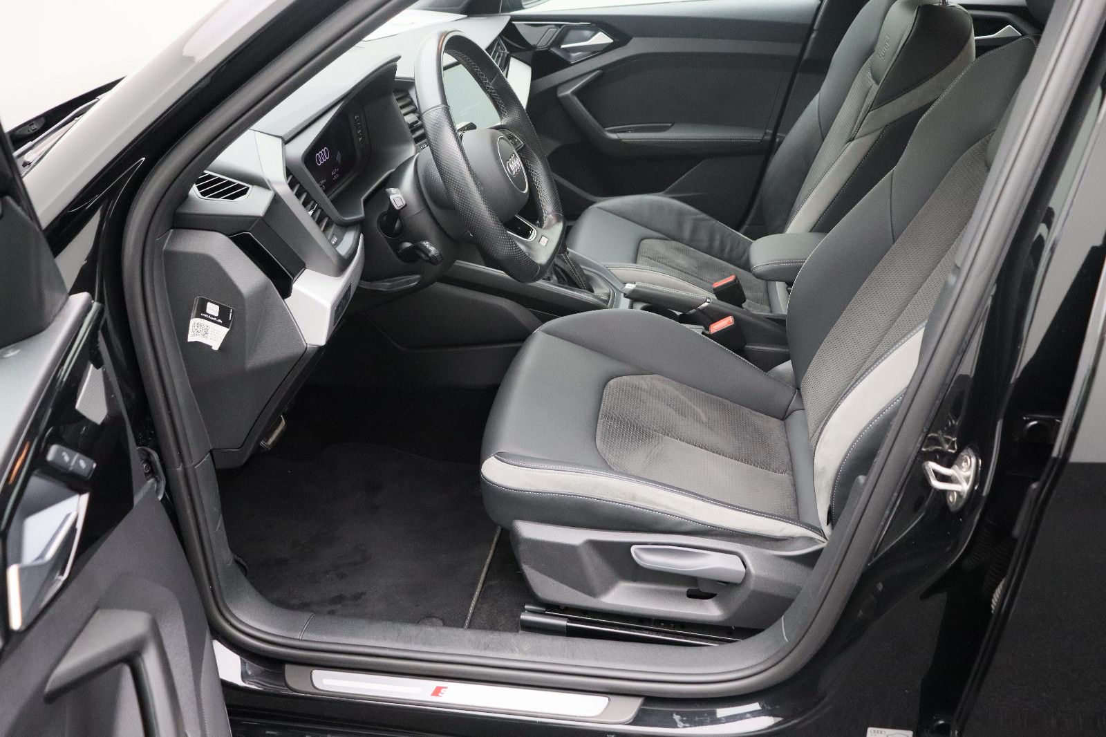 Fahrzeugabbildung Audi A1 Sportback 30 TFSI S line 18"Optik schwarz LED