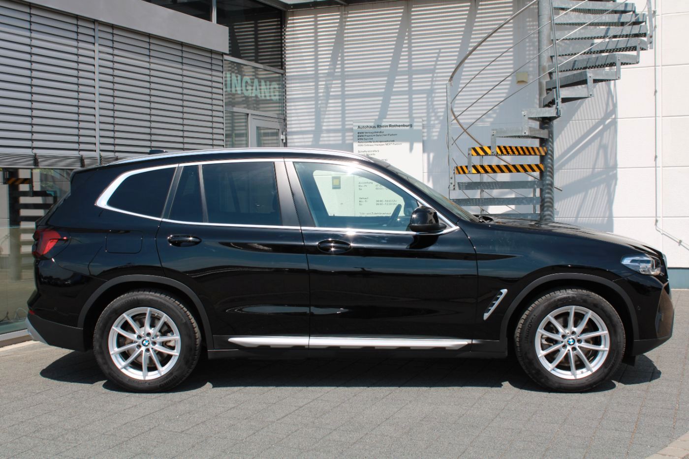 BMW X3 xDrive20d Navi LED Sportsitze AHK Kamera DAB foto 4