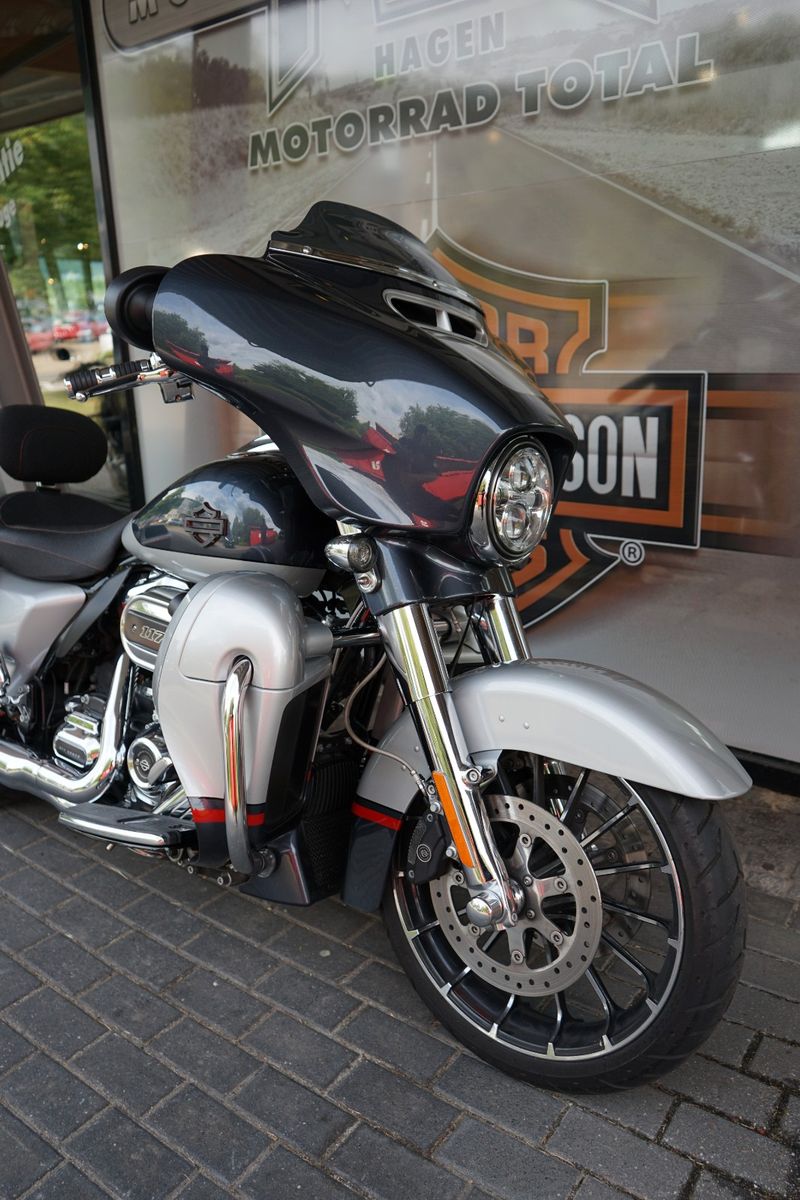 Fahrzeugabbildung Harley-Davidson Street Glide 117 CVO-Neuwertig-Wilbers