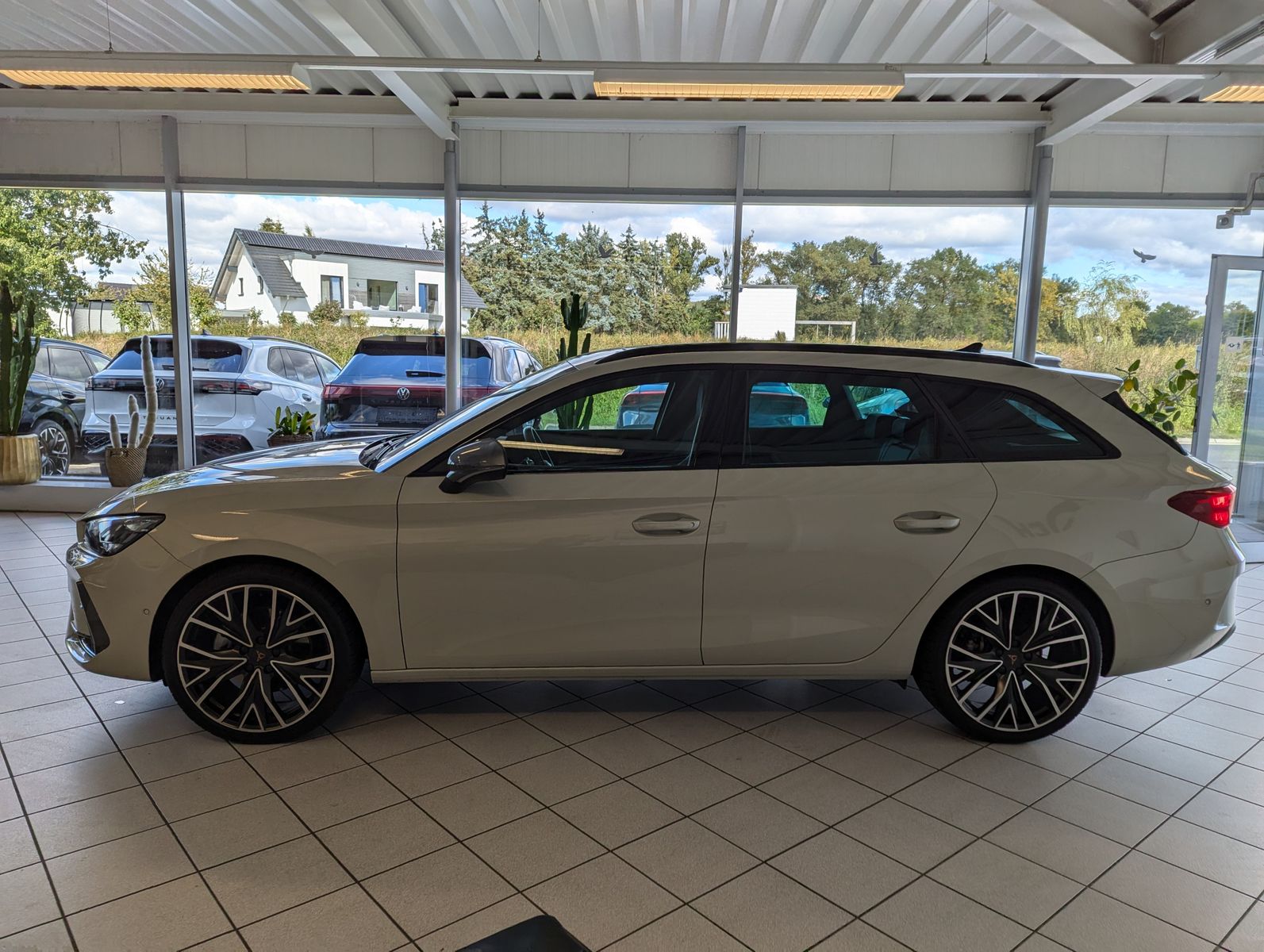 CUPRA Leon 1.5 eTSI Sennh Matrix Pano Edge/Dynamic AHK - Image 4