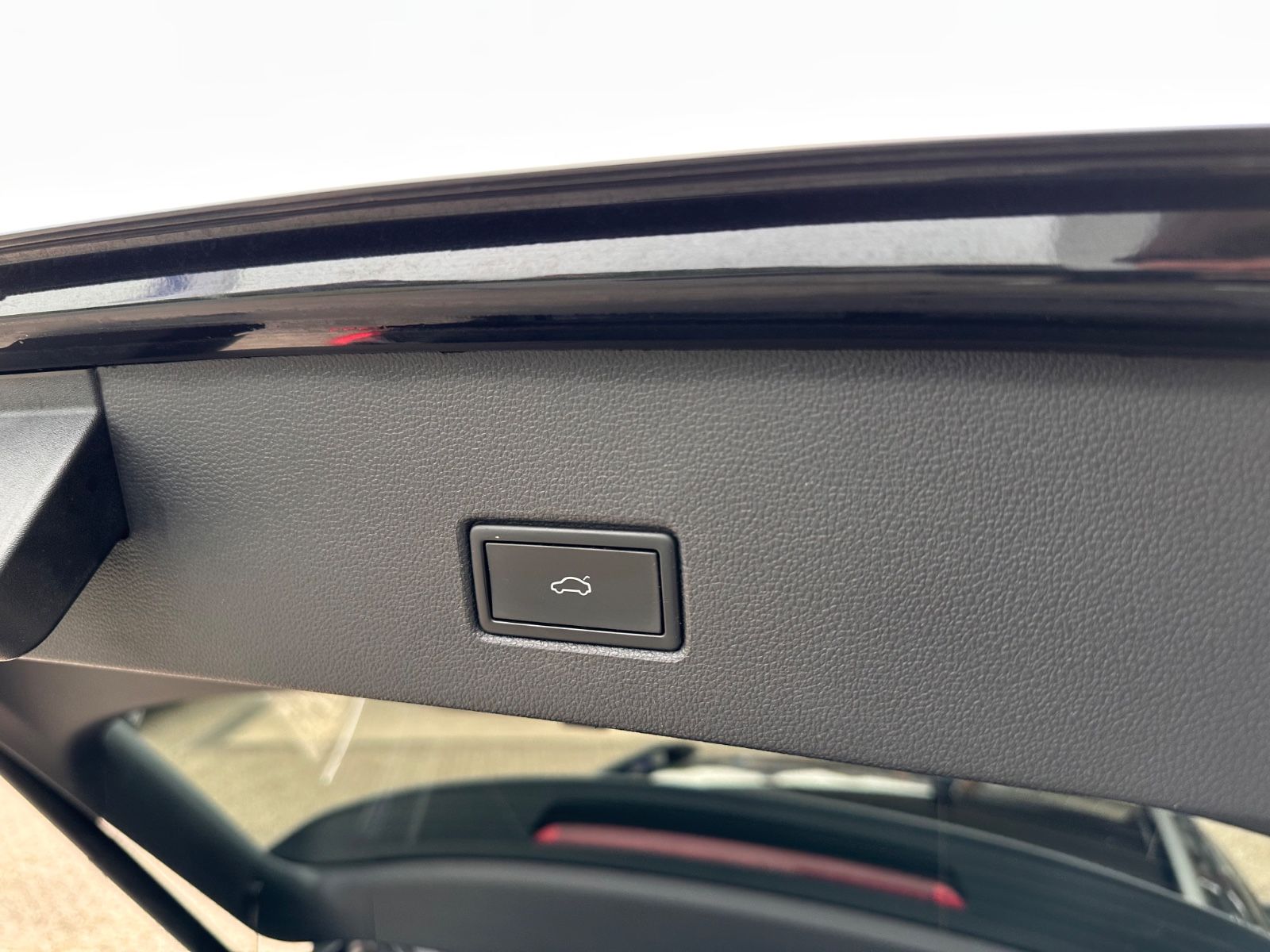 Fahrzeugabbildung Volkswagen T-Roc R Line 2.0 TDI DSG AHK/Beats/Navi/App/19"