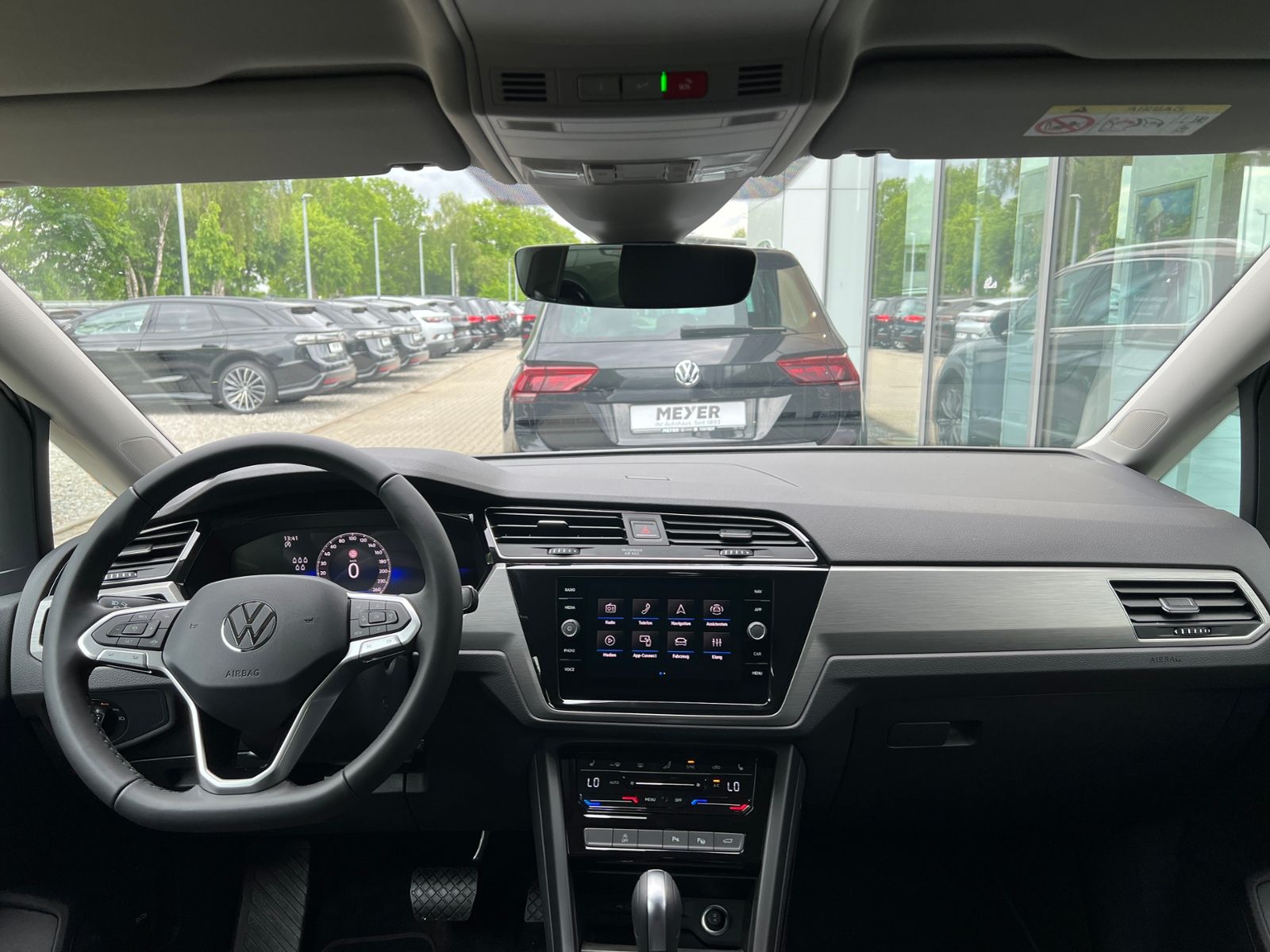 Fahrzeugabbildung Volkswagen Touran Comfortline 1.5 TSI DSG *LED, AHK, 7-Sitz