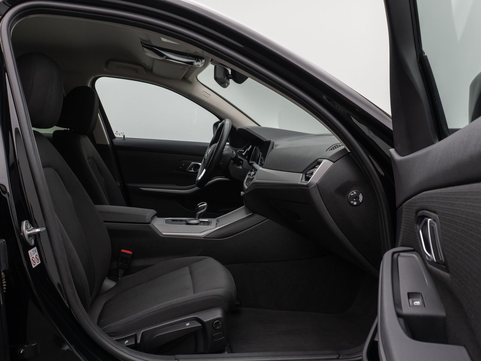 Fahrzeugabbildung BMW 320d DAB CockPitPr Lordos PDC Geschwindigkeitsre