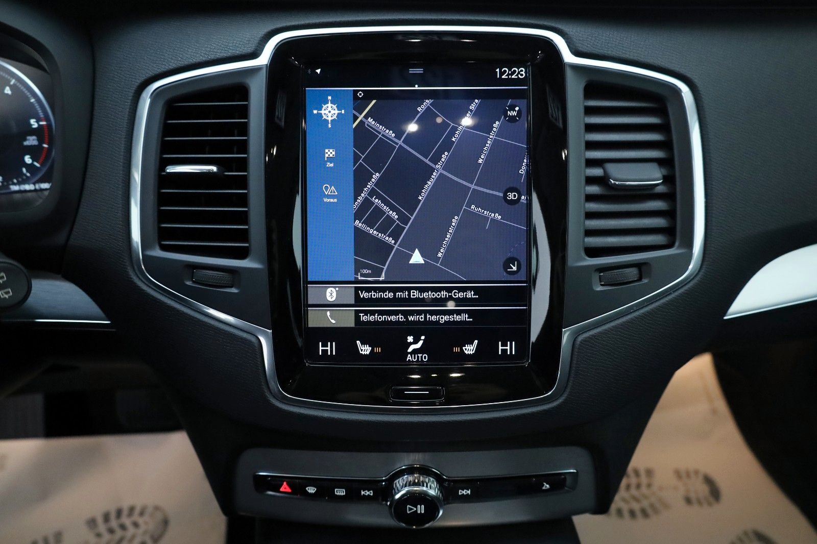 Fahrzeugabbildung Volvo XC90 Momentum AWD, Kamera, Navi, LED