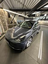 Tesla Model Y Long Range Dual Motor AWD Long Range - Tesla Model Y in Düsseldorf