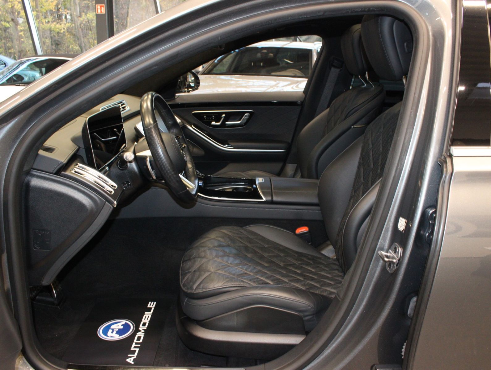 Fahrzeugabbildung Mercedes-Benz S 500 4Matic AMG Line Pano*Burmester*HUD