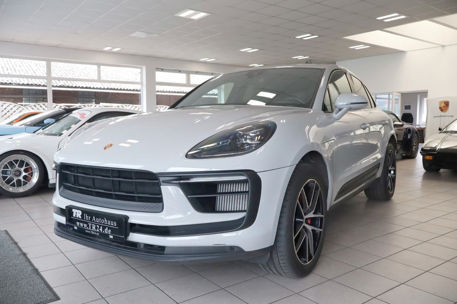 Fahrzeugabbildung Porsche Macan S Panorama/Keyless/Sportabgasanlage/20Zoll