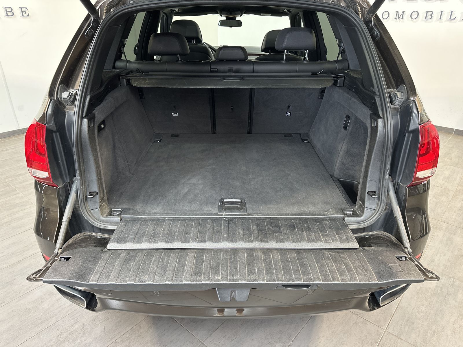 Fahrzeugabbildung BMW X5 xDrive30d M-Sport NAV+LED+PANO+KAM+HUD+H&K+PP