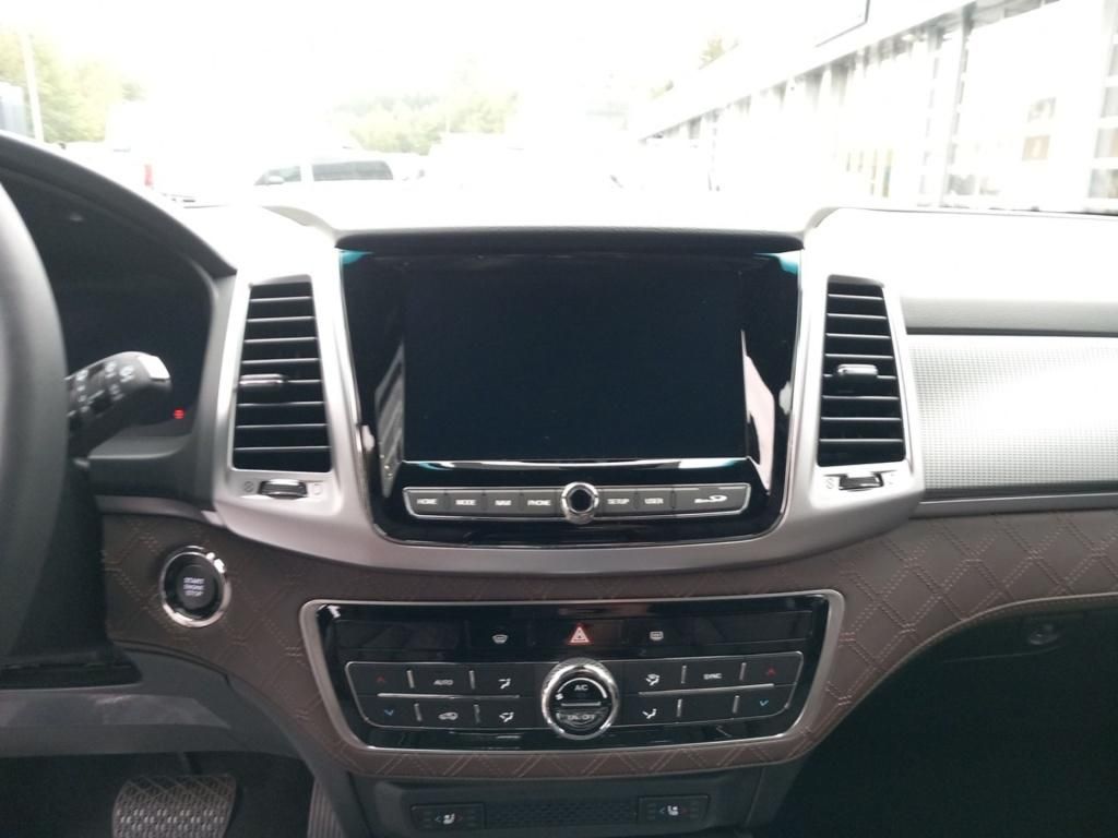 Fahrzeugabbildung Ssangyong Rexton Sapphire 4x4 *Navi*Bel.Sitz*PDC*SpurH*LM