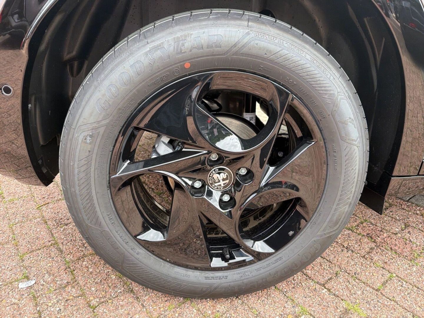 Fahrzeugabbildung Alfa Romeo Junior Ibrida TI 1,2 VGT 107kW MY26-Panoramadach