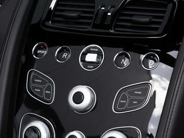 2016 Aston Martin V12 VANTAGE 缩略图 22