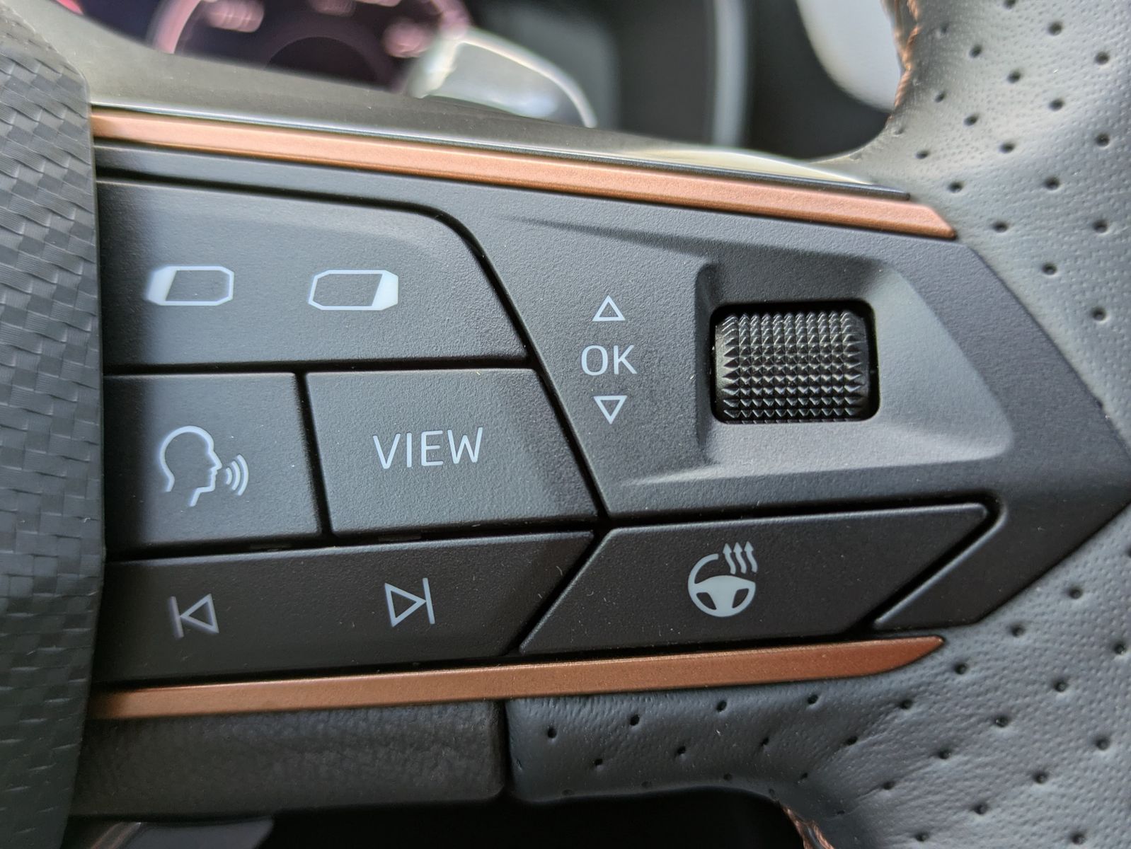 Fahrzeugabbildung CUPRA Leon 1.5 eTSI DSG MATRIX-LED*ACC*APP*KAMERA*18"