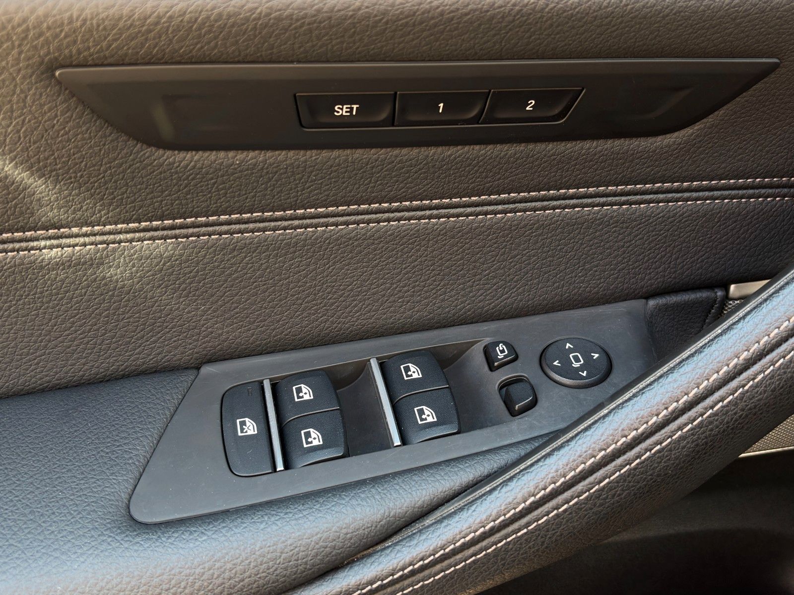 Fahrzeugabbildung BMW 540i Aut. Leder HuD Adap. LED CAM ACC H&K AHK